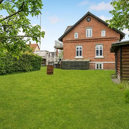 Lovely In With Wifi Daire Højer